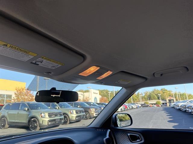 Used 2022 Kia Soul LX image 15