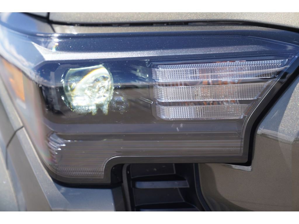 Used 2025 Toyota Tacoma TRD Sport image 7