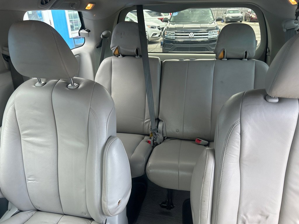 Used 2011 Toyota Sienna FWD image 13