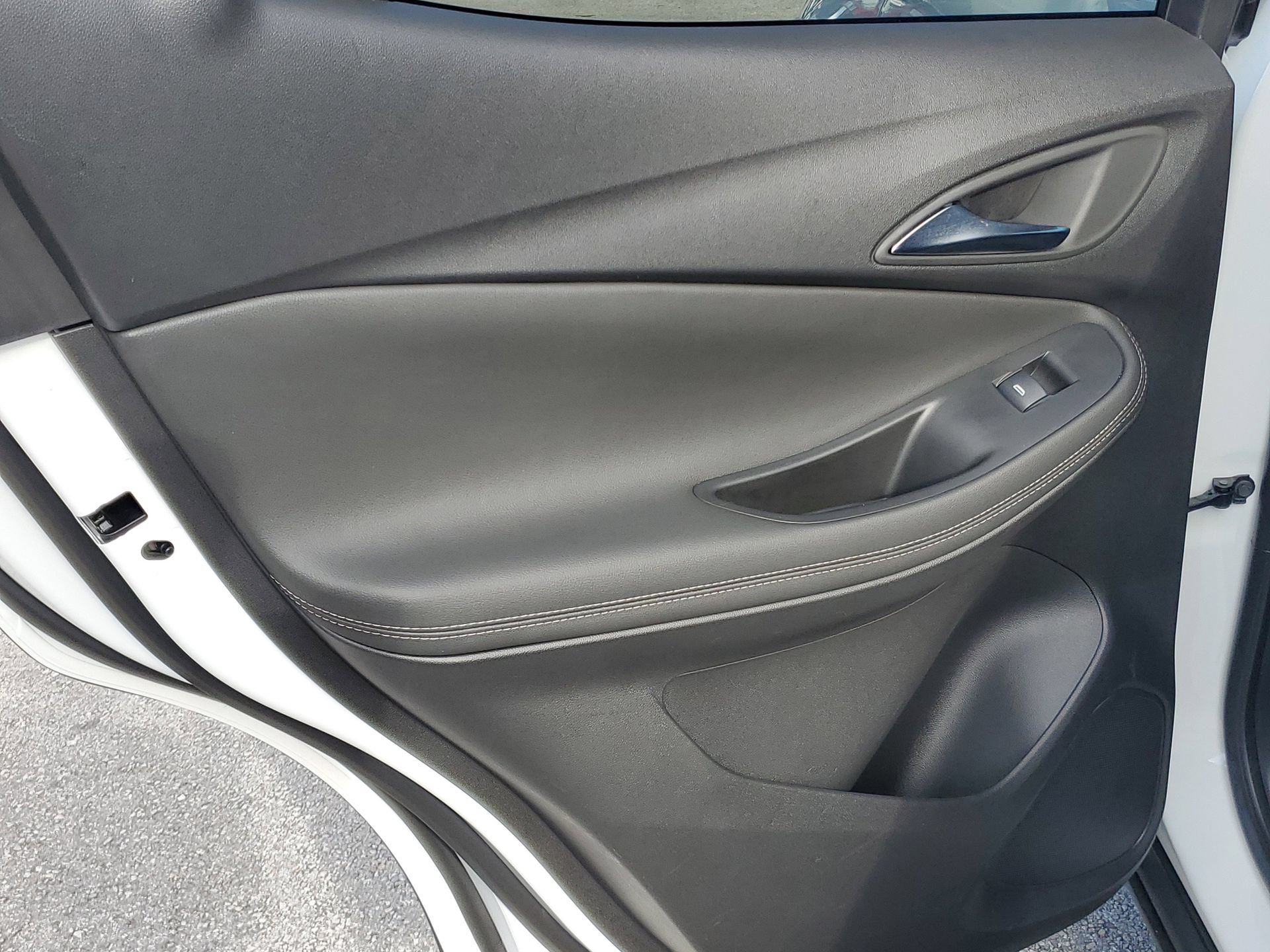 Used 2023 Buick Encore GX Preferred w/ Cold Weather Comfort Package FWD image 9