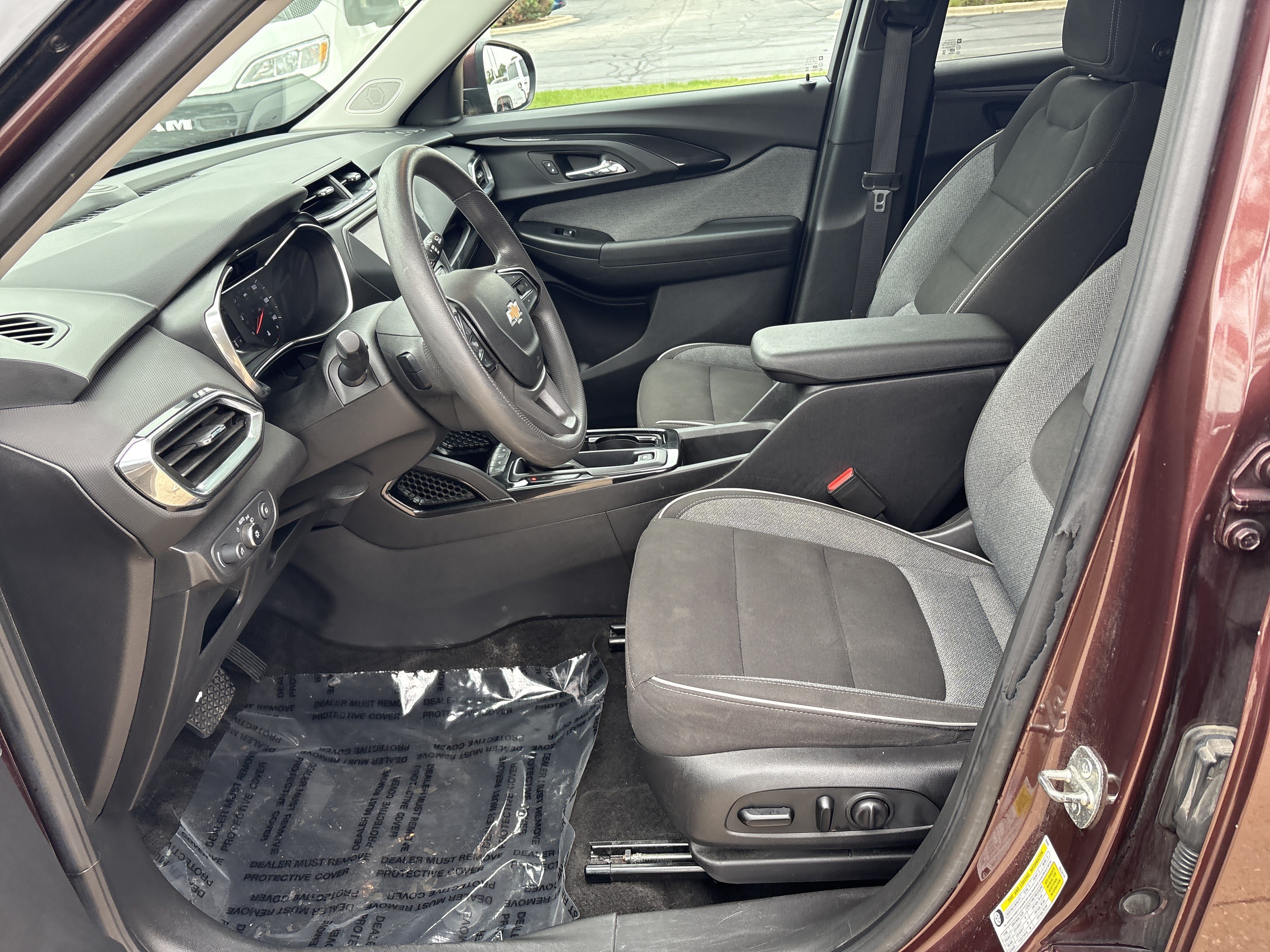 Used 2022 Chevrolet TrailBlazer LT FWD image 11