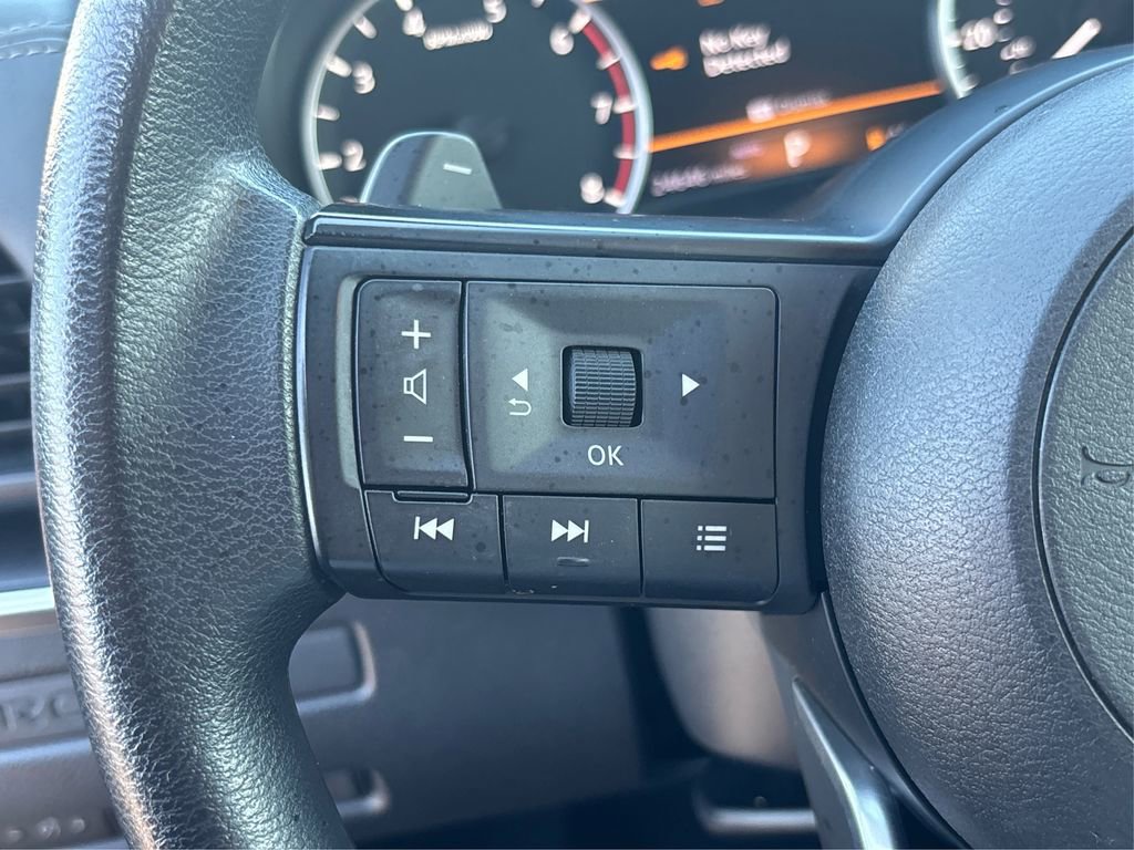Used 2023 Nissan Rogue S image 32