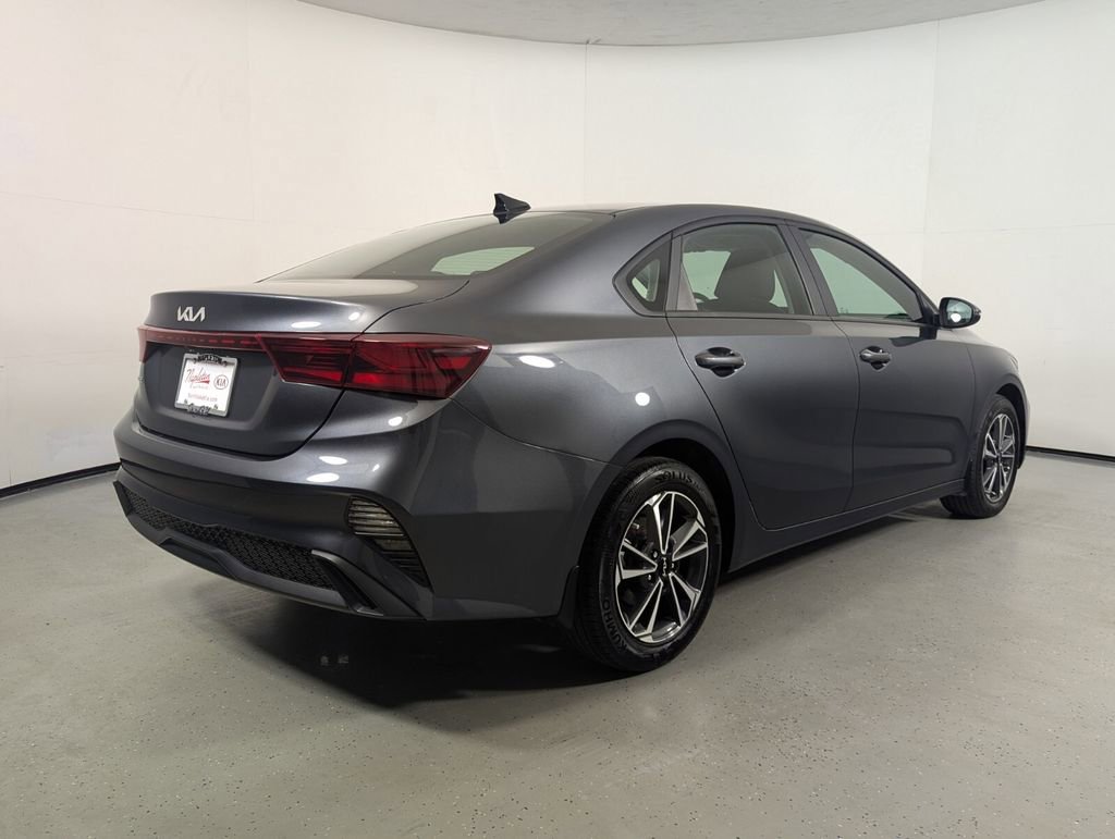 Used 2024 Kia Forte LXS w/ LXS Technology Package FWD image 7