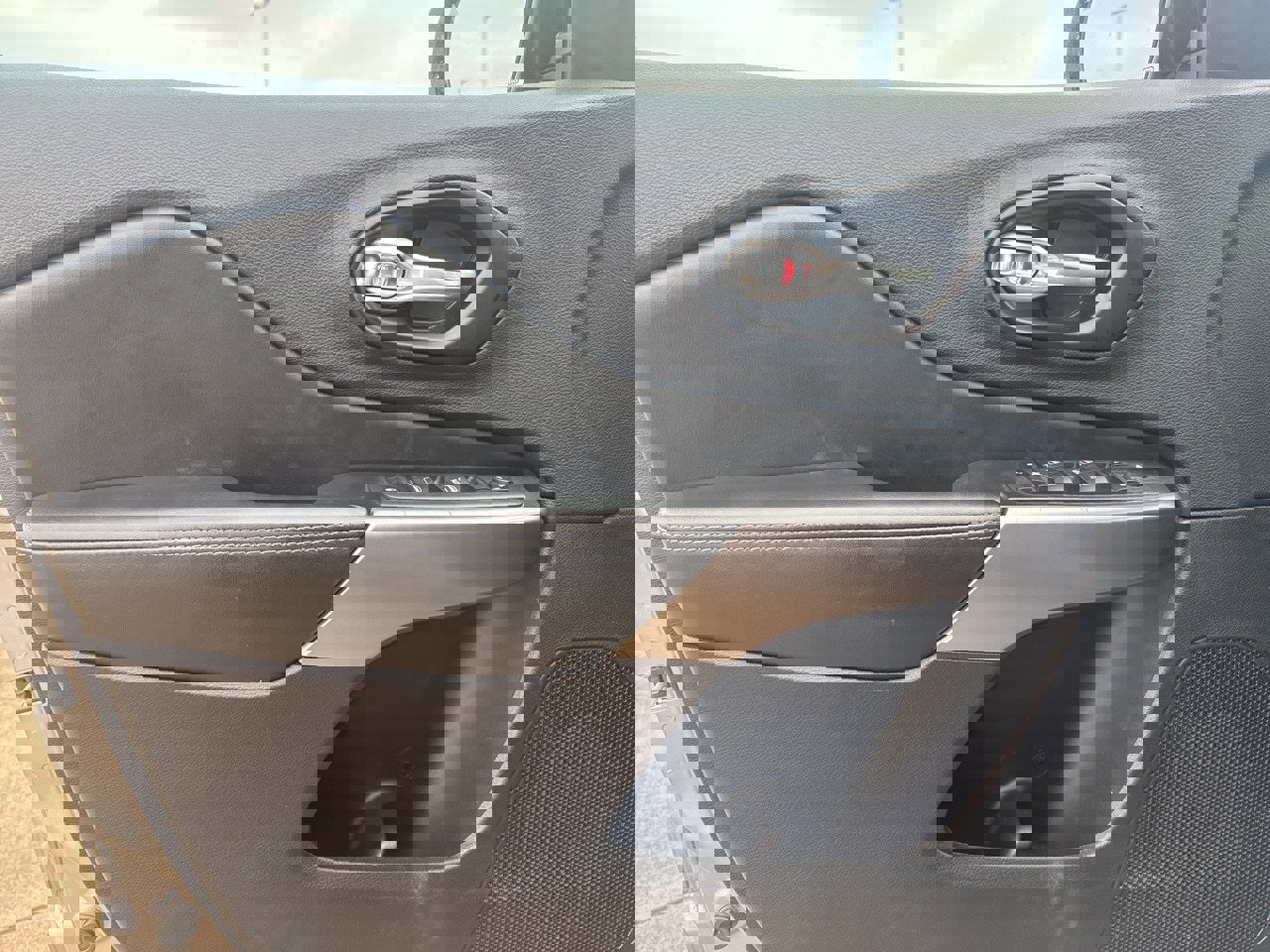 Used 2022 Jeep Cherokee Latitude Lux image 25