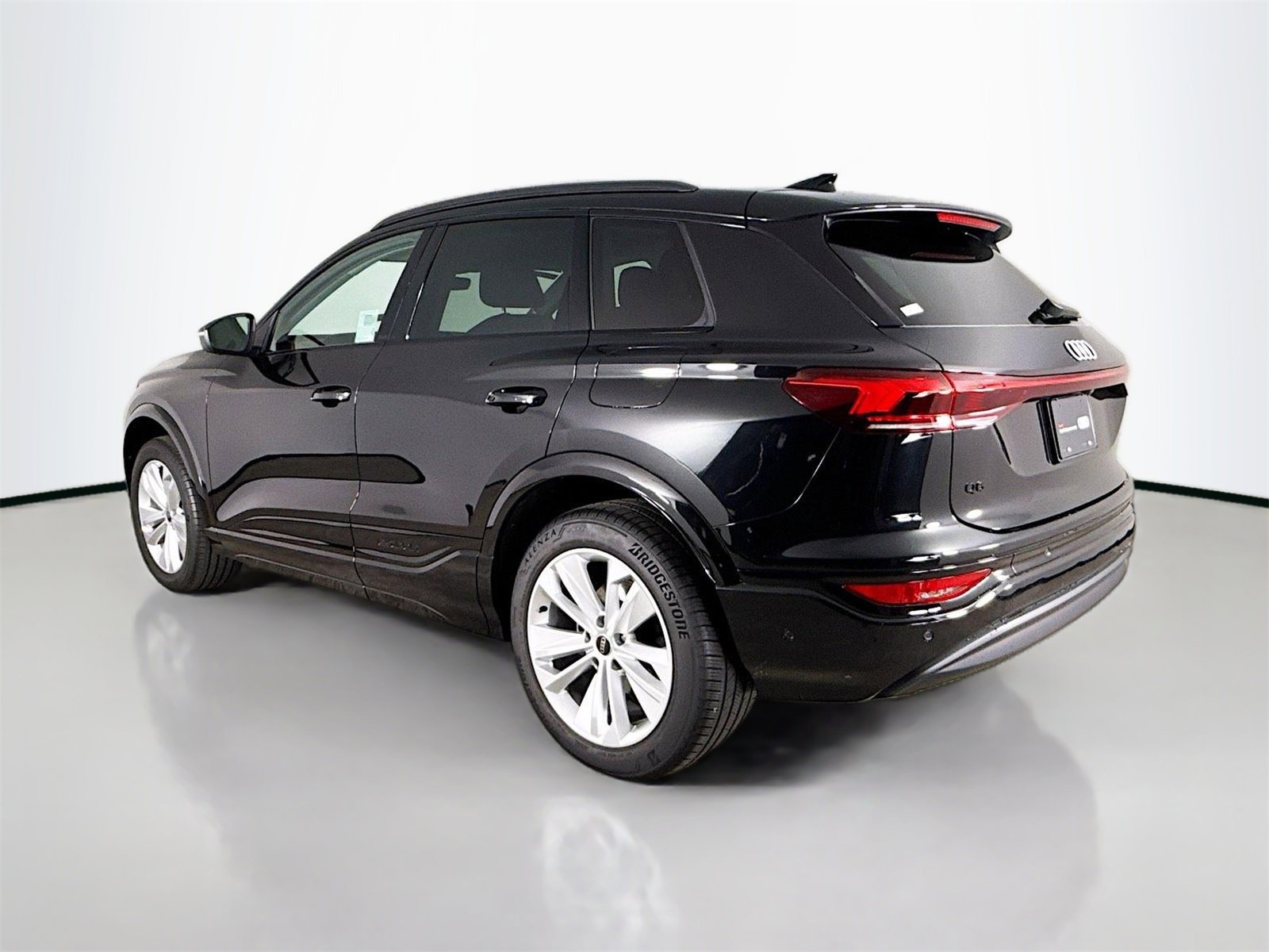 Certified 2025 Audi Q6 e-tron Premium w/ Convenience Package image 5