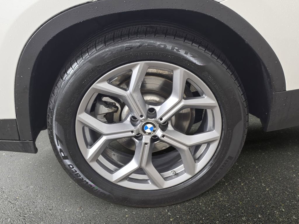 Certified 2025 BMW X4 xDrive30i w/ Premium Package image 35