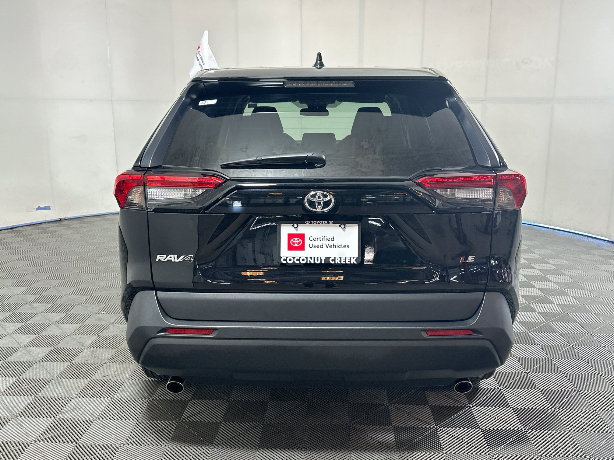 Used 2025 Toyota RAV4 LE FWD image 4