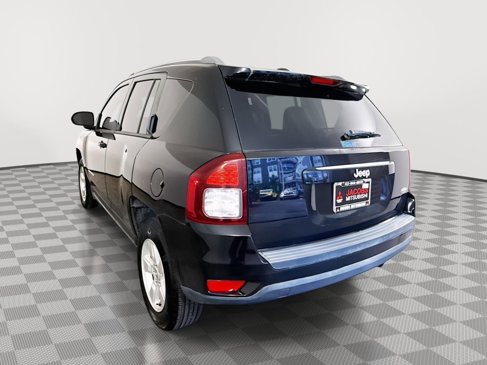Used 2017 Jeep Compass Latitude FWD image 9
