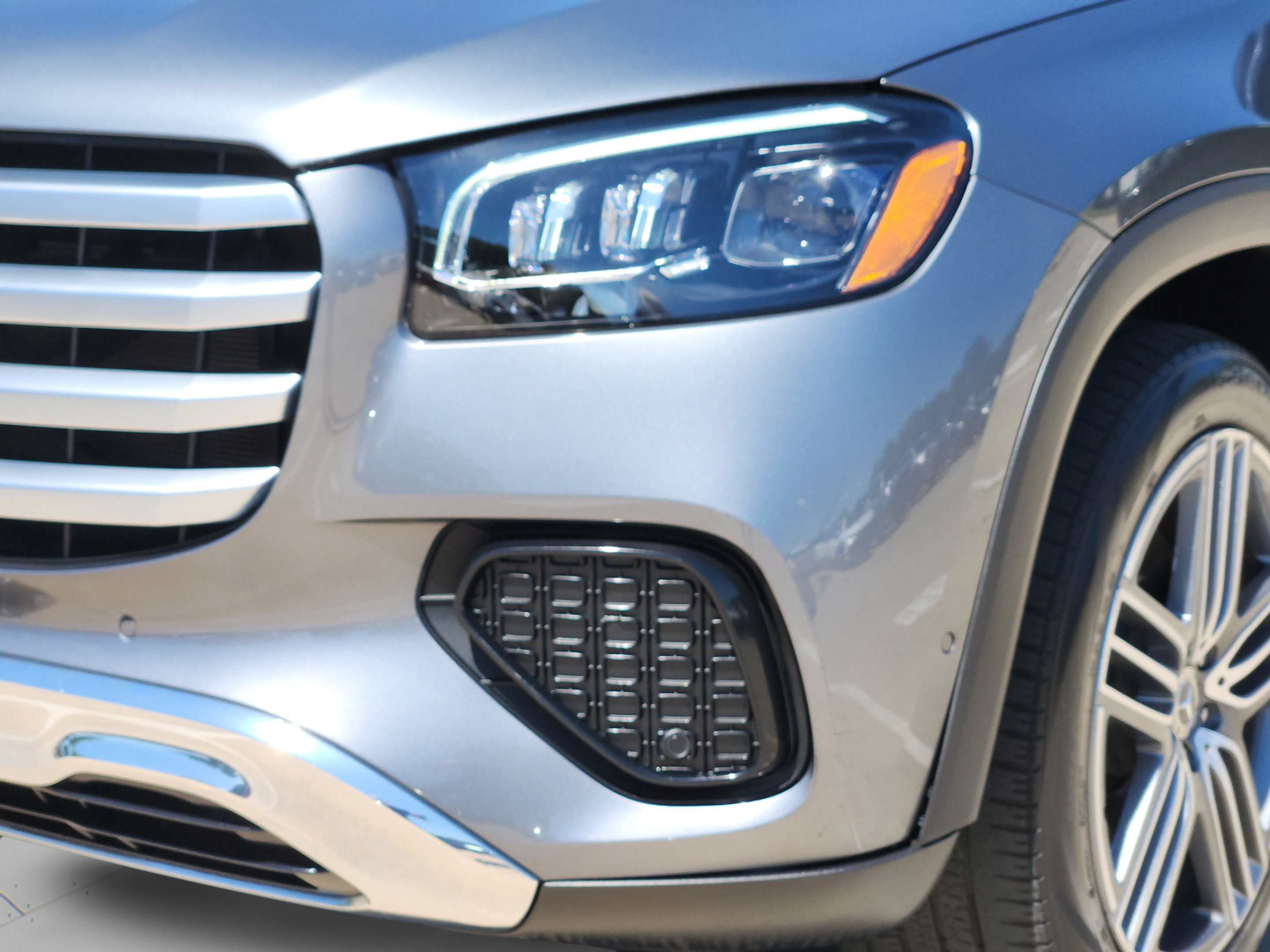 Used 2024 Mercedes-Benz GLS 450 4MATIC image 40