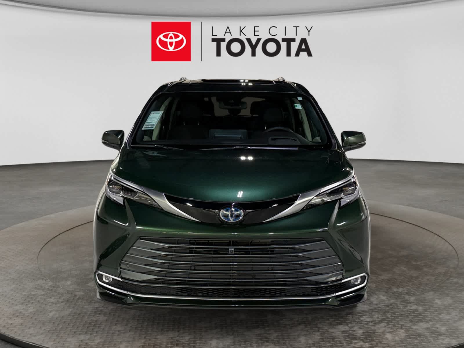 Used 2023 Toyota Sienna Platinum AWD/4WD image 14