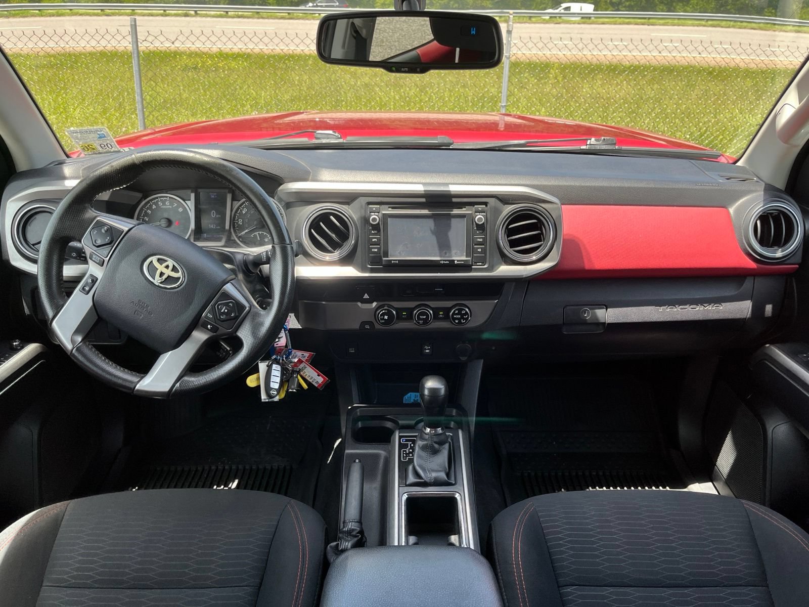 Used 2017 Toyota Tacoma SR5 w/ Tow Package RWD image 9