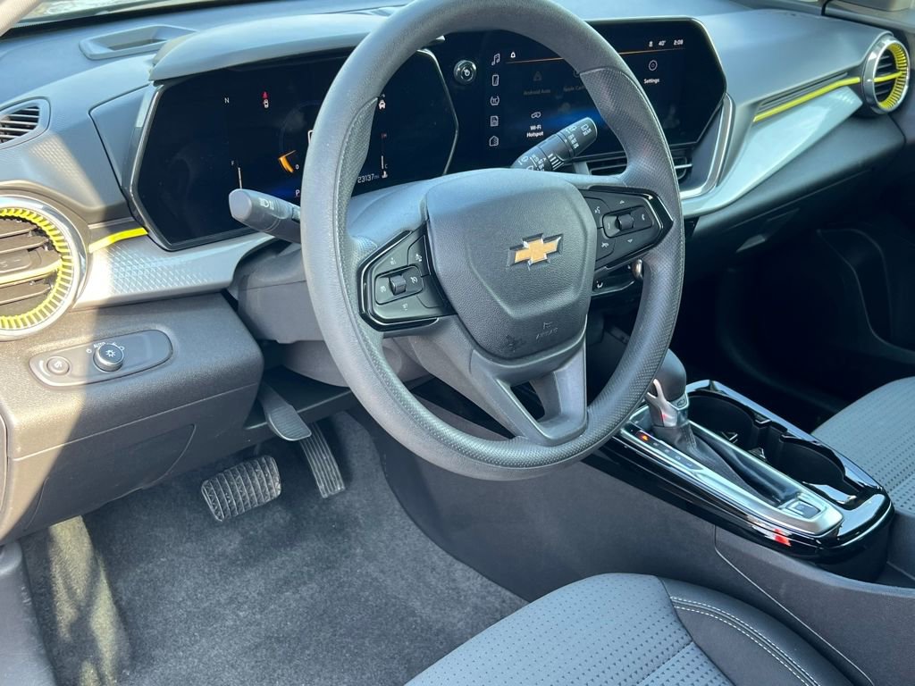 Used 2025 Chevrolet Trax LT image 16