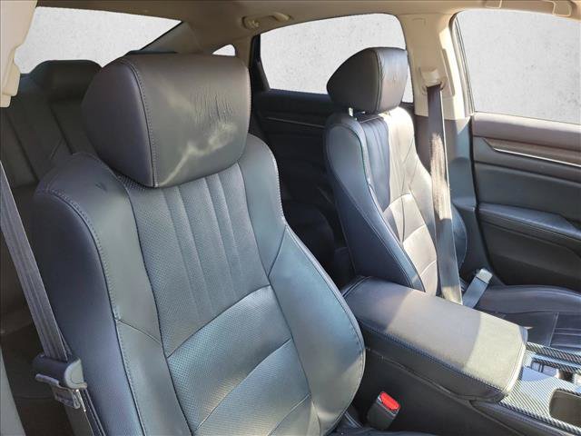 Used 2018 Honda Accord Touring image 12
