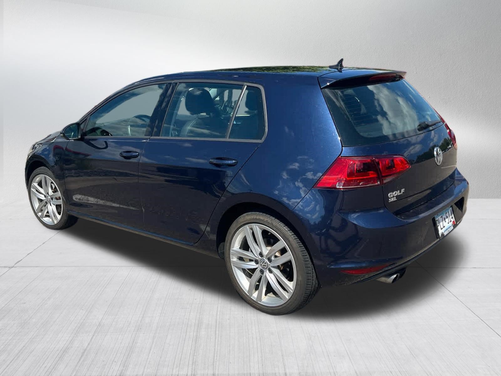 Used 2017 Volkswagen Golf SEL FWD image 4
