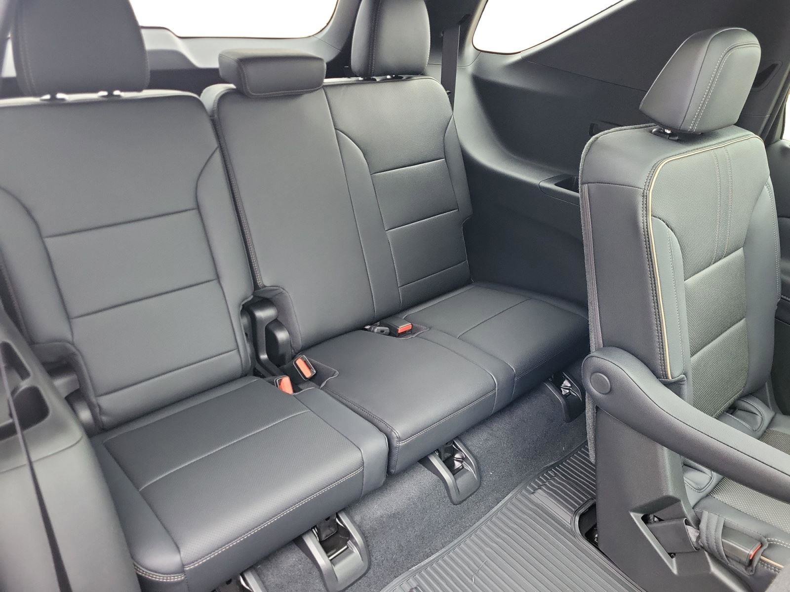 New 2026 Chevrolet Traverse High Country w/ LPO, Floor Liner Package AWD/4WD image 27