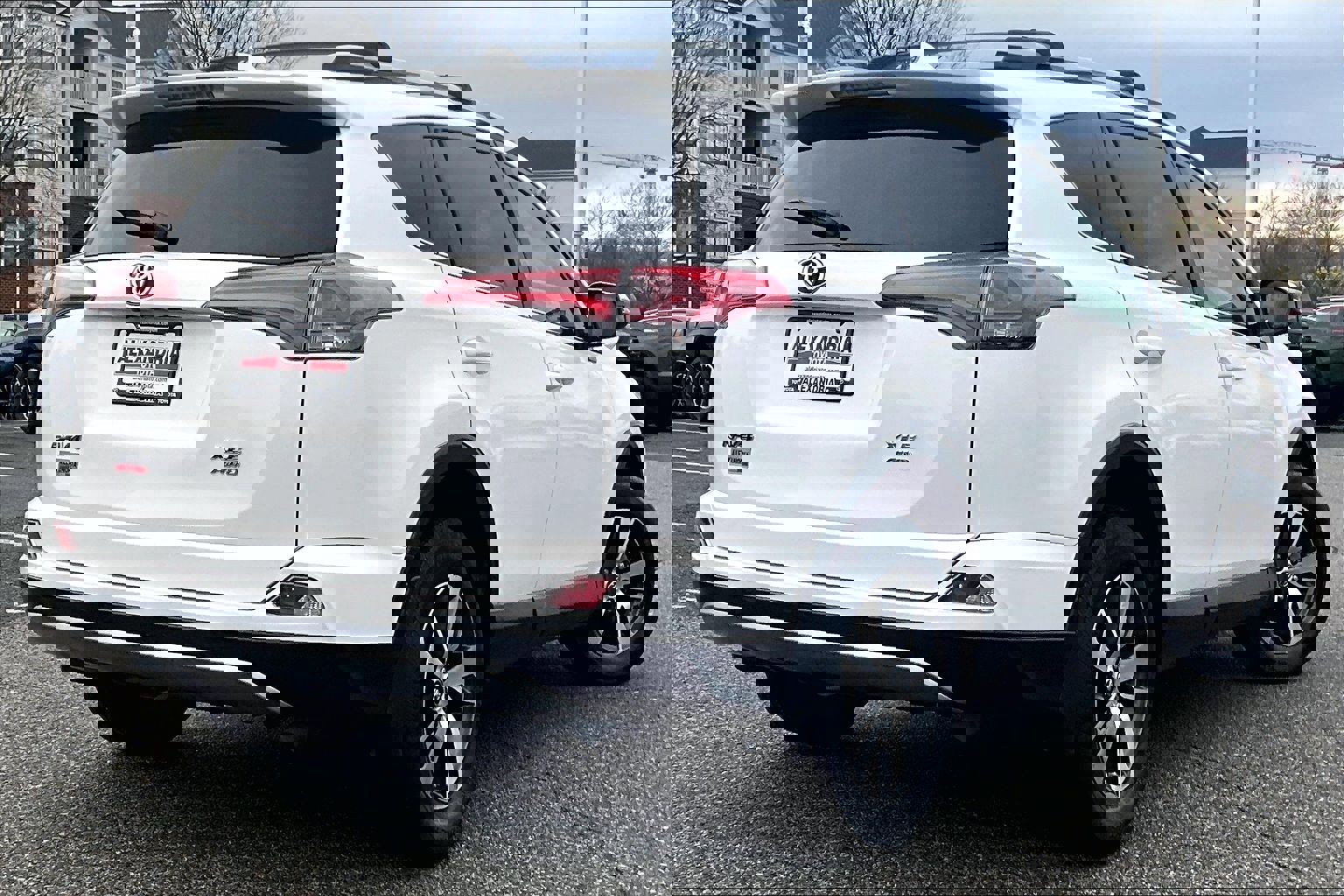 Used 2018 Toyota RAV4 XLE image 12