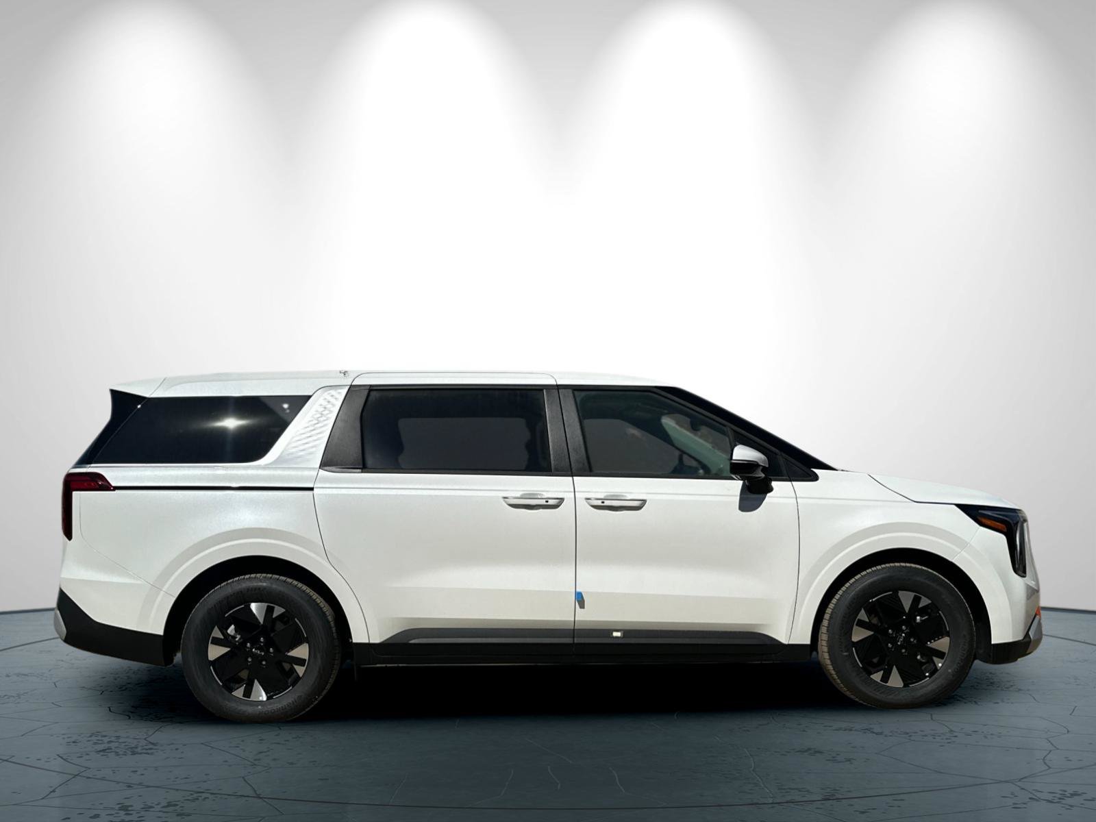 New 2027 Kia Carnival LXS FWD image 3