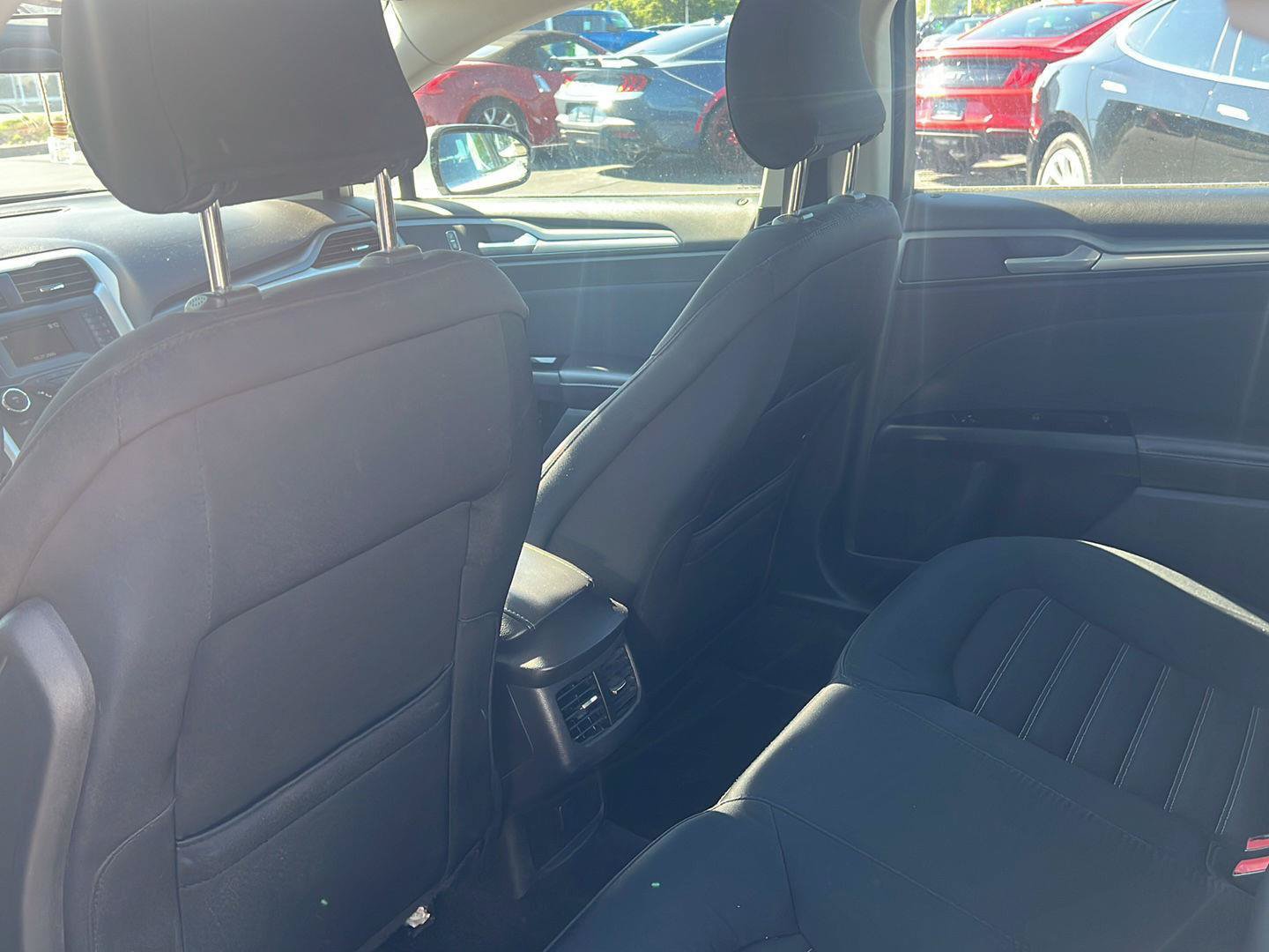 Used 2015 Ford Fusion SE FWD image 16