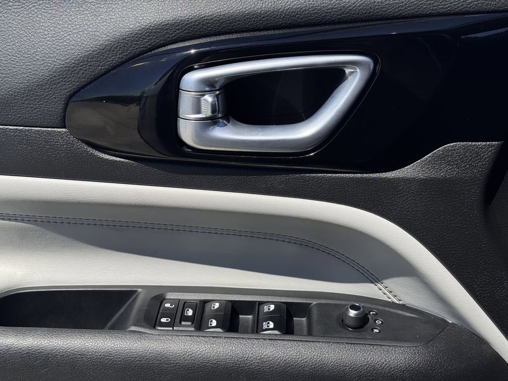 Used 2025 Jeep Compass Limited image 24