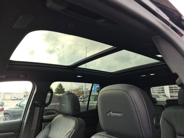 Used 2025 Buick Enclave Avenir w/ Super Cruise Package image 11