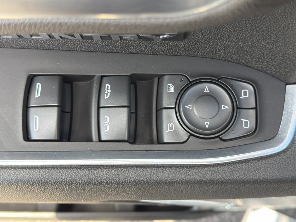 Used 2025 Chevrolet Silverado 1500 High Country w/ High Country Premium Package AWD/4WD image 14