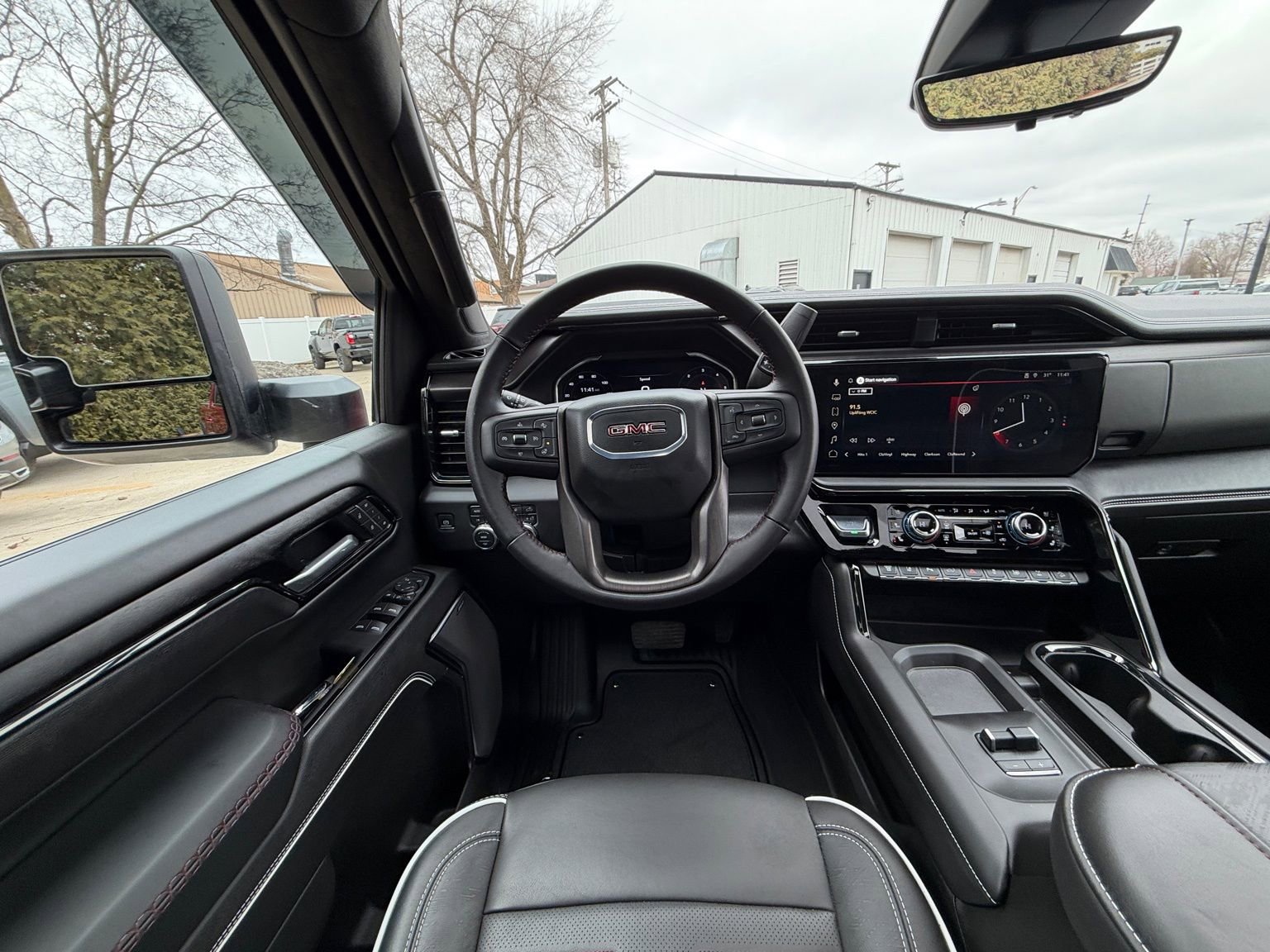 Used 2025 GMC Sierra 2500 AT4X image 2