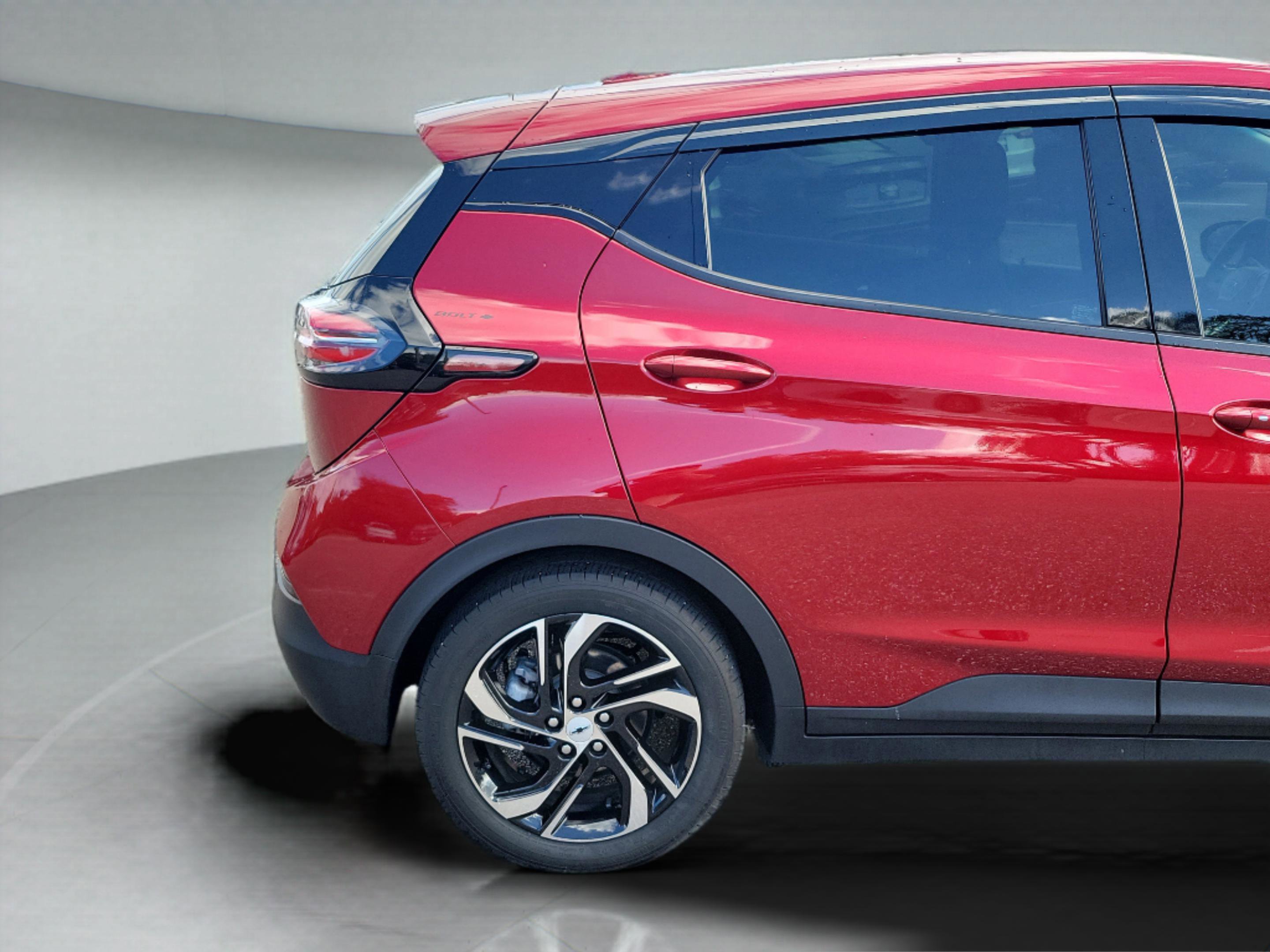 Used 2023 Chevrolet Bolt LT image 36