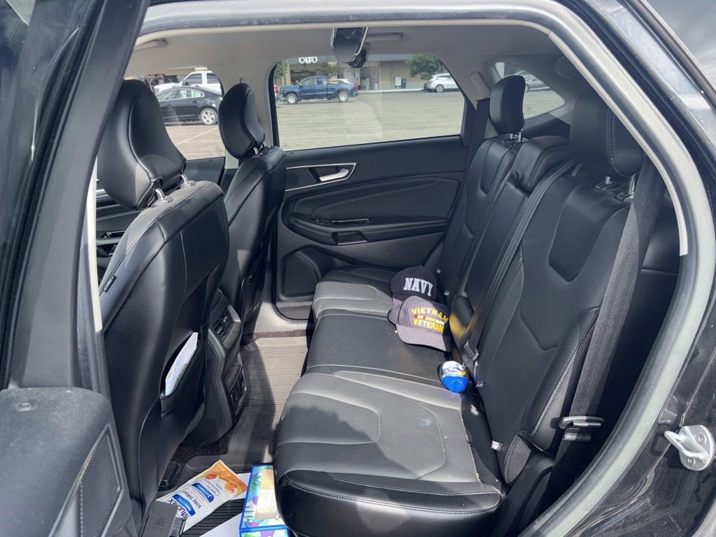 Used 2017 Ford Edge Titanium w/ Technology Package AWD/4WD image 12