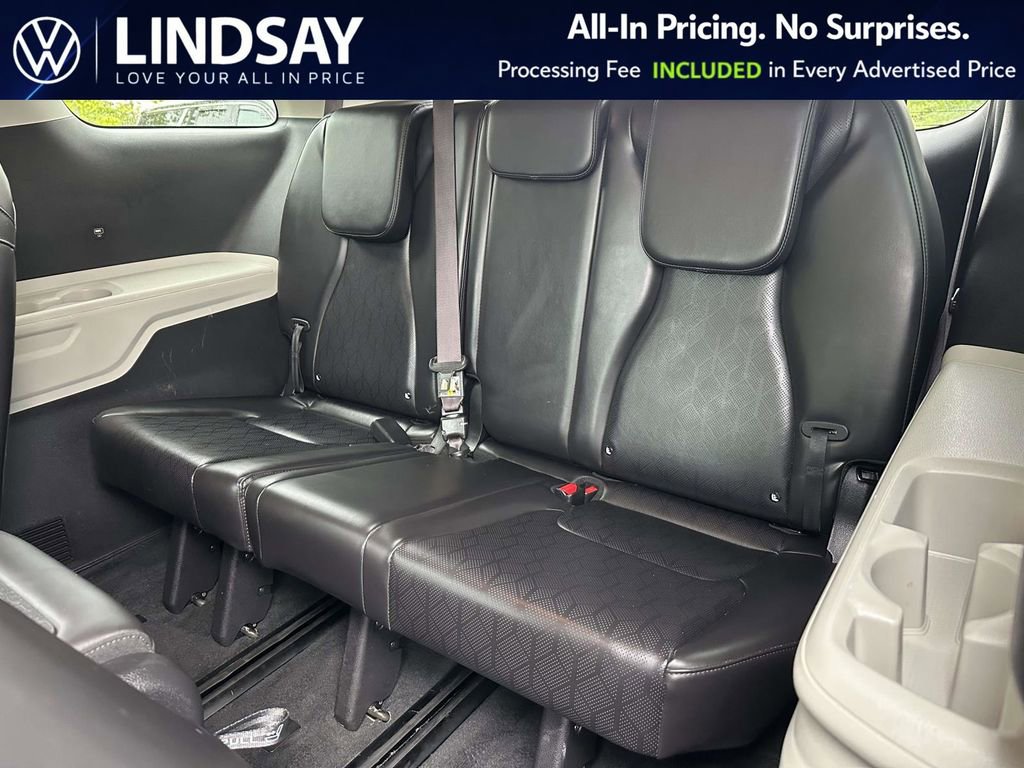 Used 2022 Kia Carnival LX FWD image 15