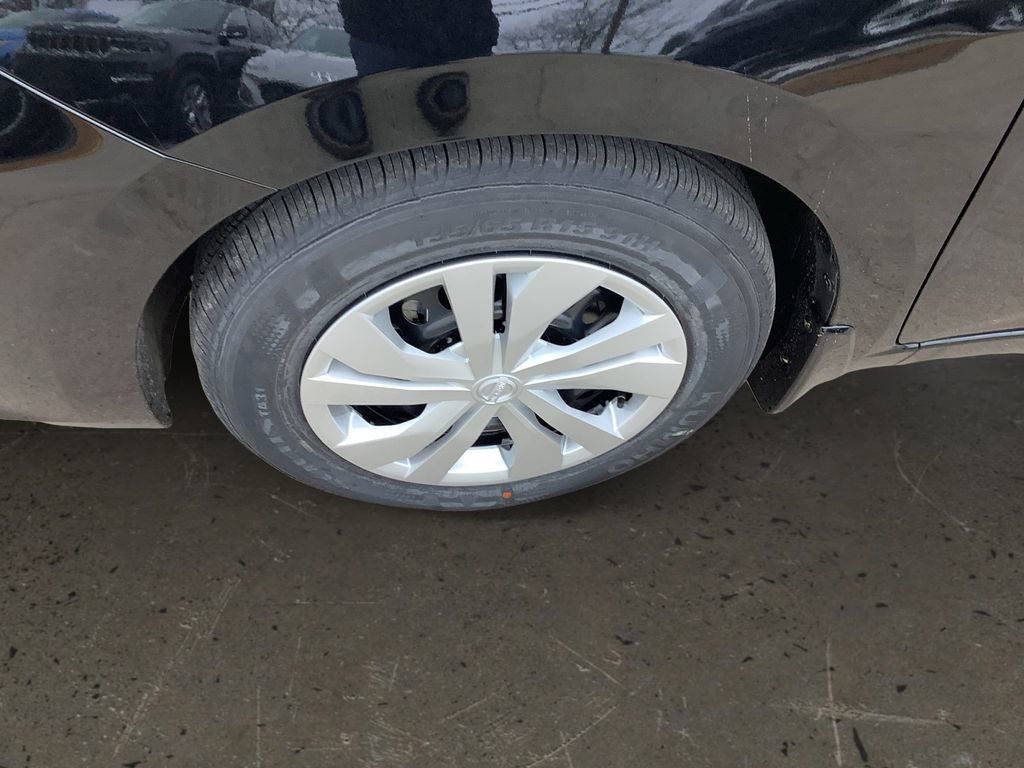 Used 2025 Nissan Versa S w/ Trunk Package image 10