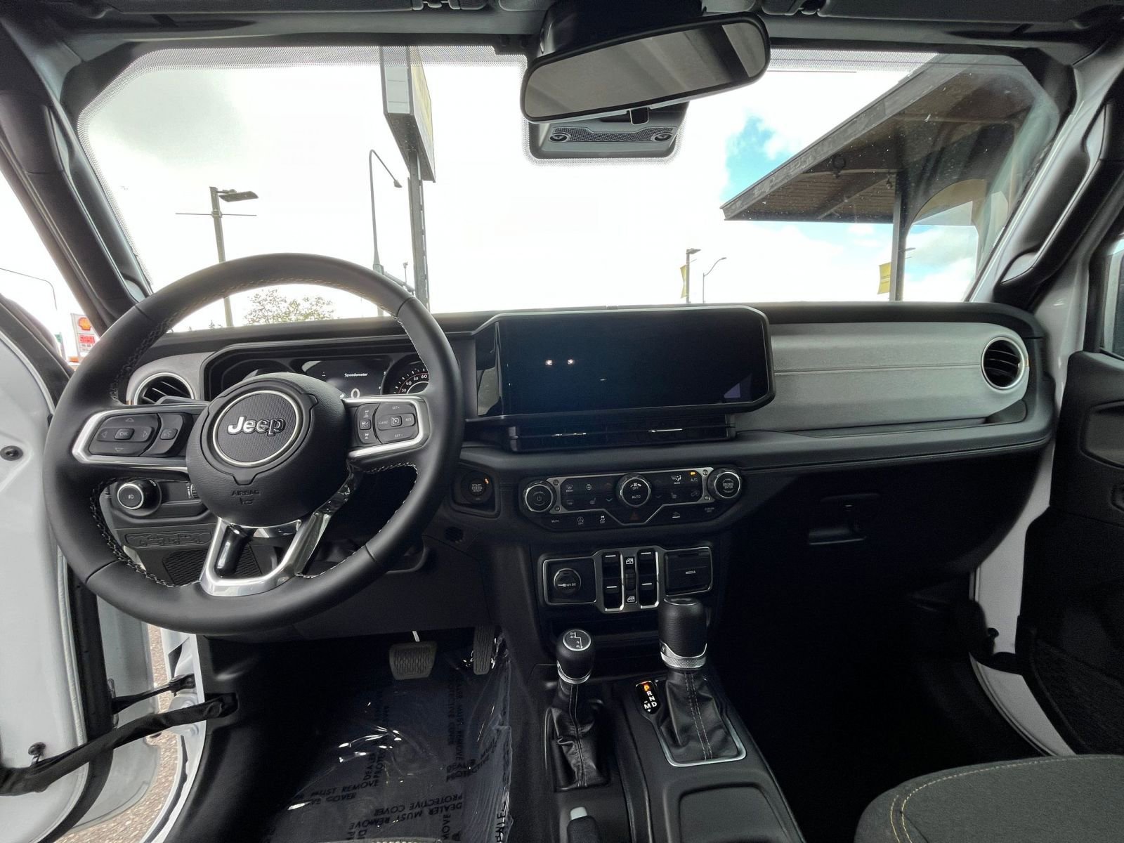 Used 2025 Jeep Wrangler Unlimited Sahara AWD/4WD image 34