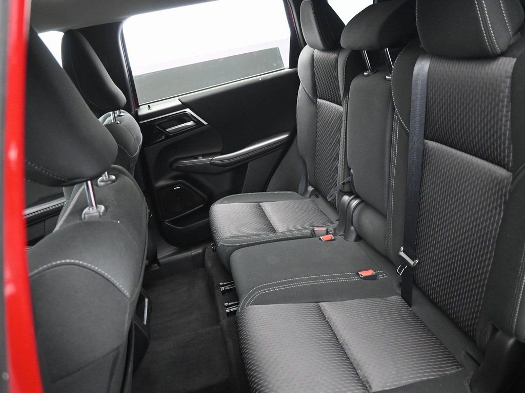 Used 2025 Mitsubishi Outlander ES image 27