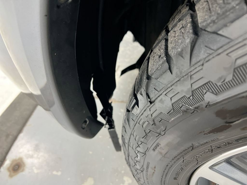 Used 2018 Nissan Armada SL w/ Moonroof Package image 32