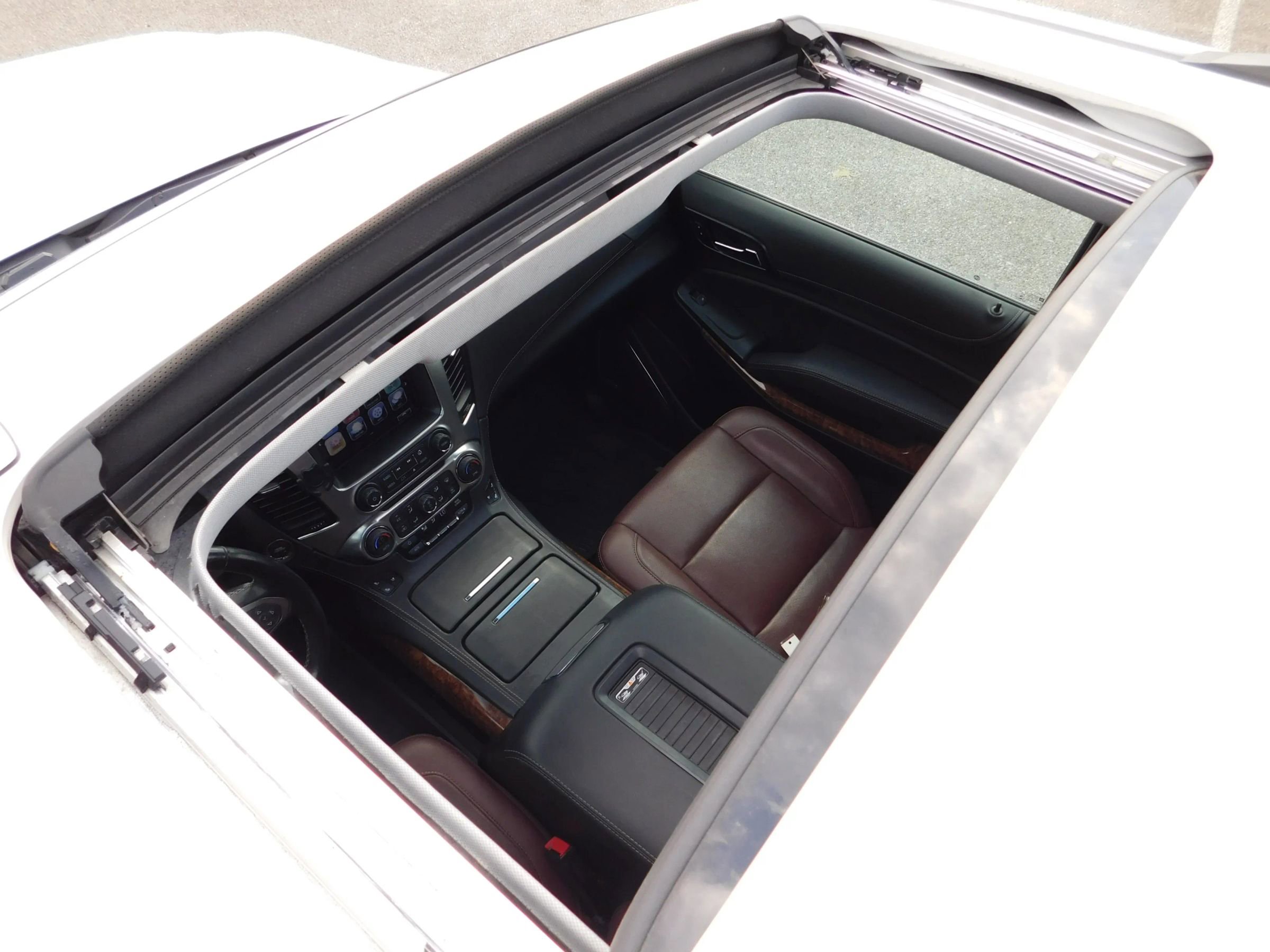 Used 2019 Chevrolet Suburban Premier w/ Premier Plus Edition AWD/4WD image 10