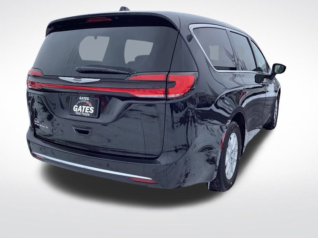 Used 2024 Chrysler Pacifica Touring-L image 9
