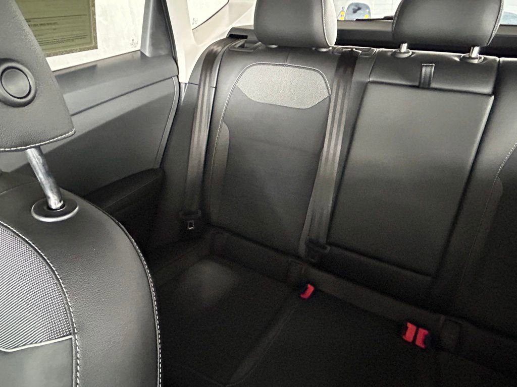 Used 2025 Volkswagen Taos SE image 12