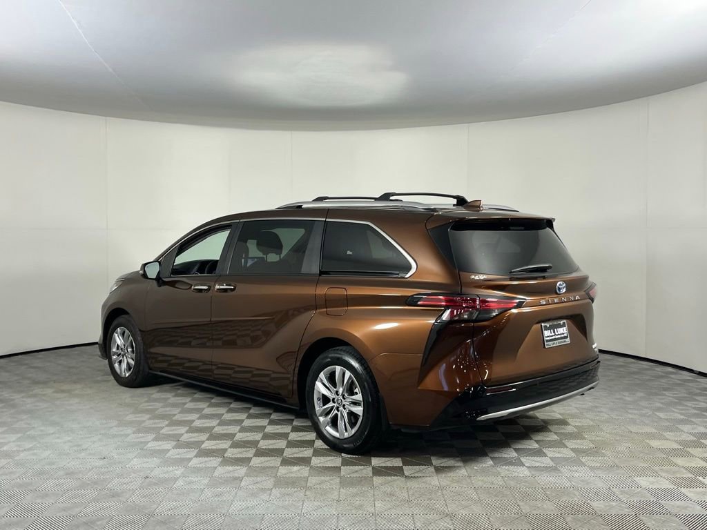 Used 2024 Toyota Sienna Limited image 7