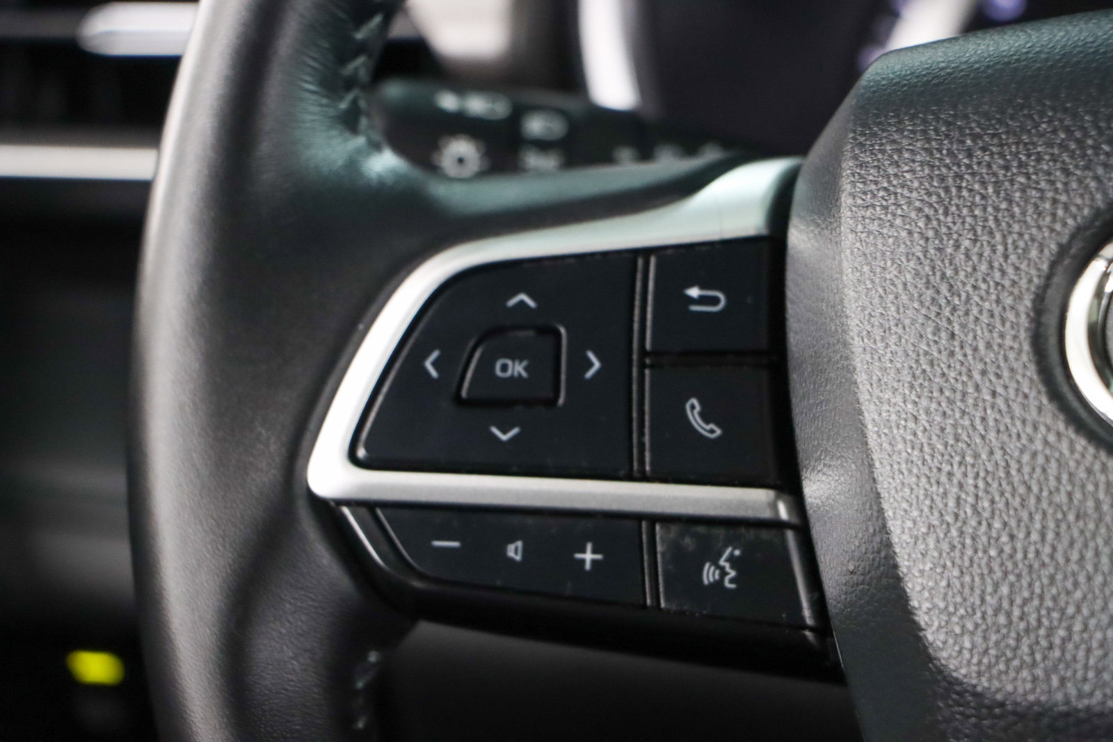 Used 2024 Toyota Highlander XLE image 13