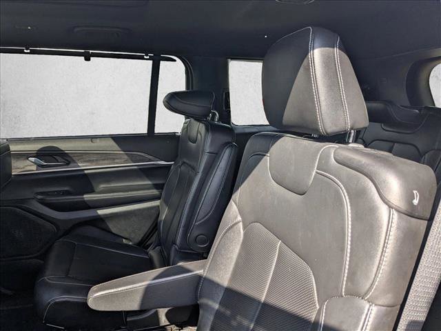 Used 2024 Jeep Grand Cherokee L Limited w/ Luxury Tech Group II image 16