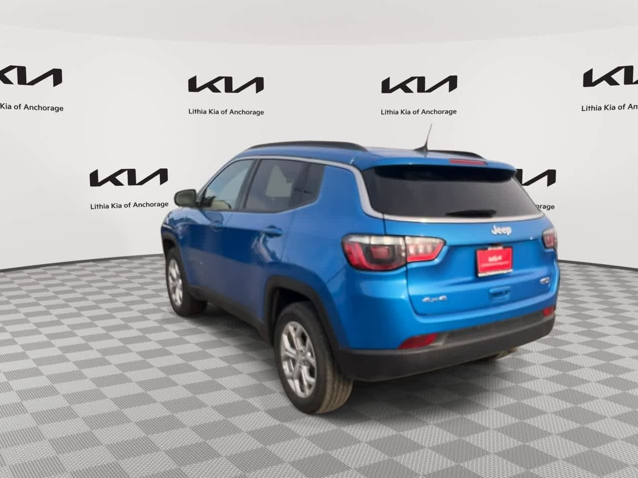 Used 2024 Jeep Compass Latitude AWD/4WD image 7
