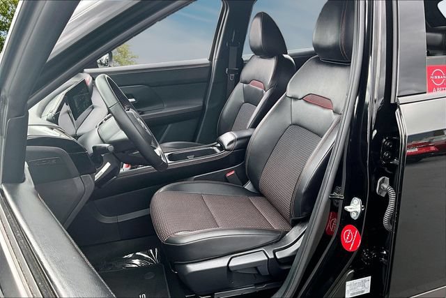 Certified 2025 Nissan Kicks SR FWD image 20