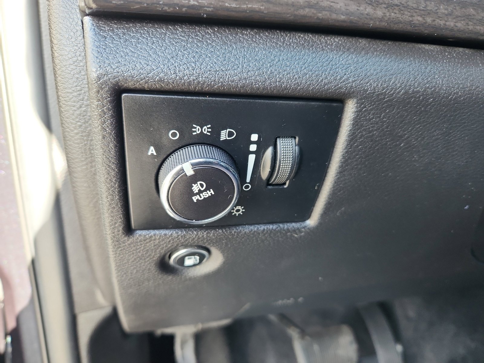 Used 2014 Jeep Grand Cherokee Laredo w/ Quick Order Package 23E image 31