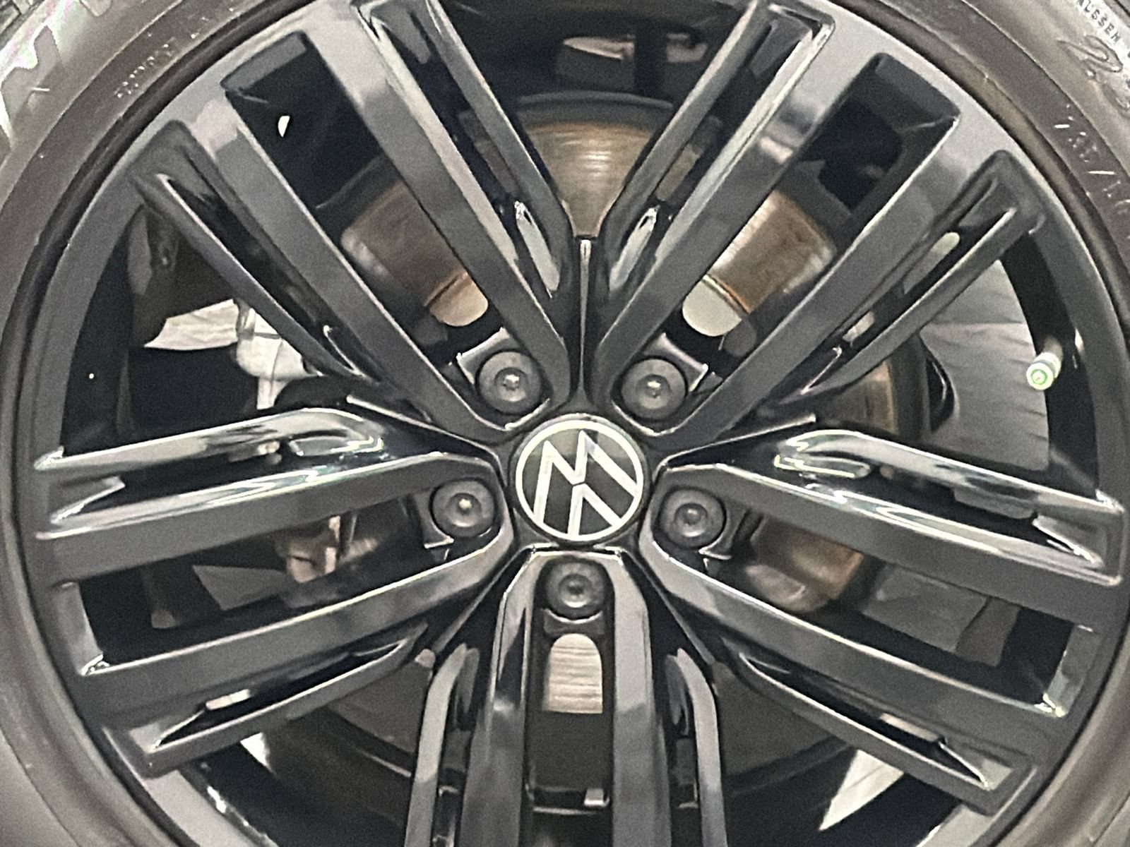 Used 2022 Volkswagen Tiguan SE R-Line FWD image 5