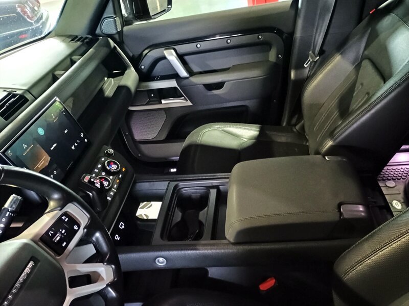 Used 2022 Land Rover Defender 110 X-Dynamic SE AWD/4WD image 19