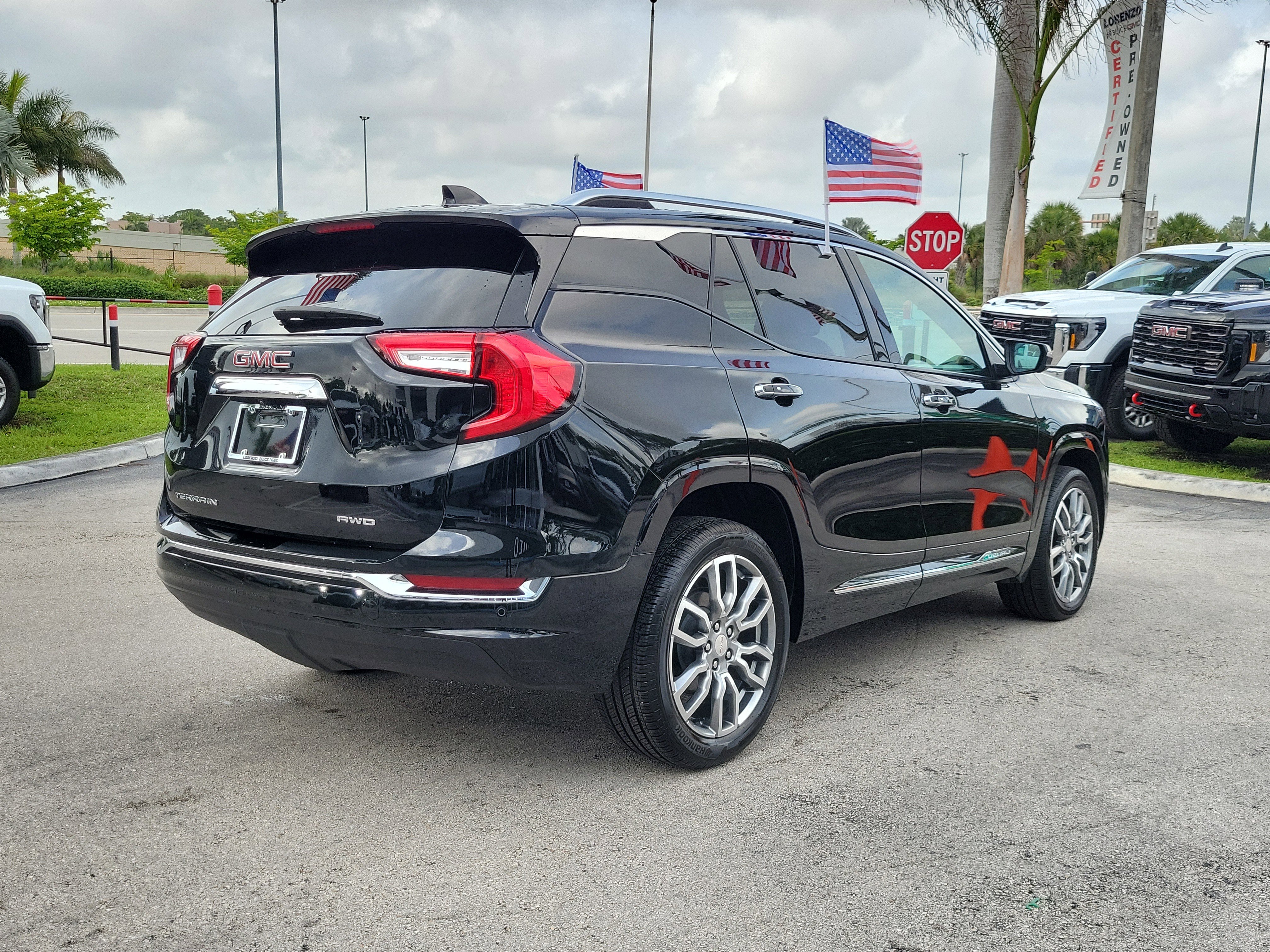 Used 2024 GMC Terrain Denali w/ Denali Premium Package image 5