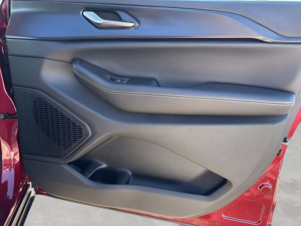 New 2025 Jeep Grand Cherokee L Altitude image 10