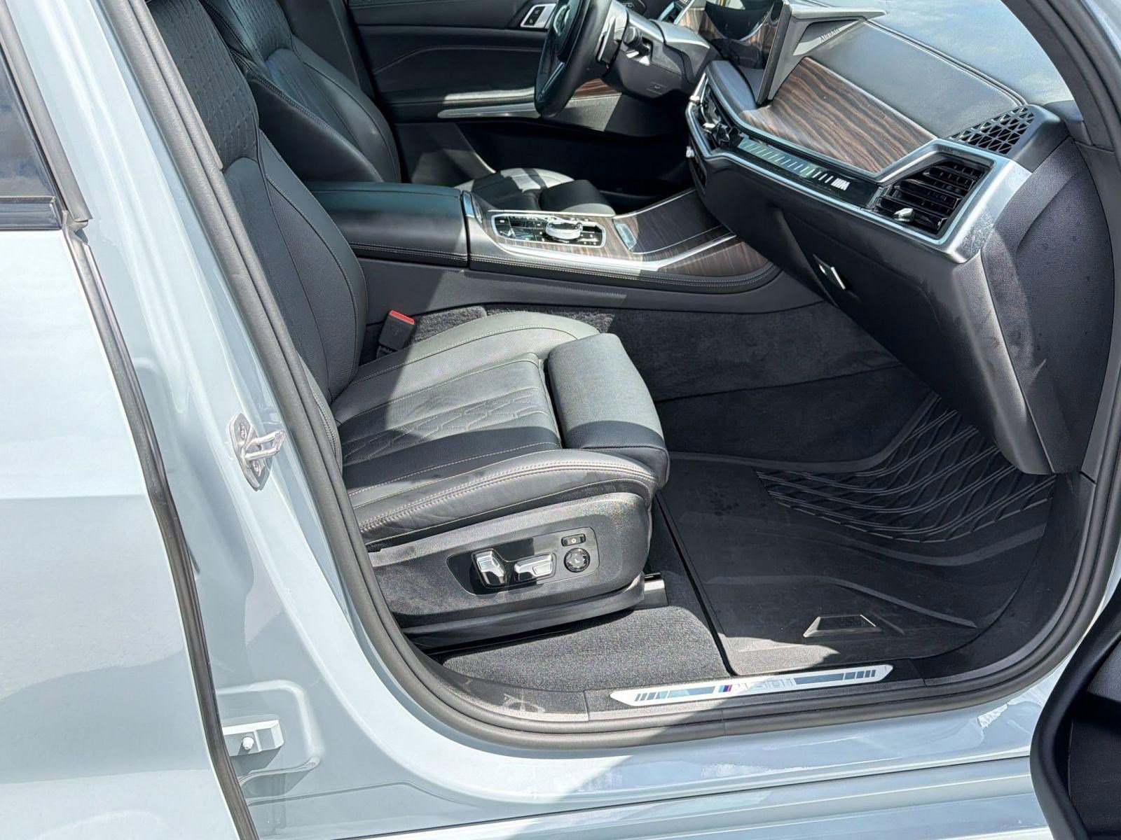Used 2025 BMW X7 M60i AWD/4WD image 29