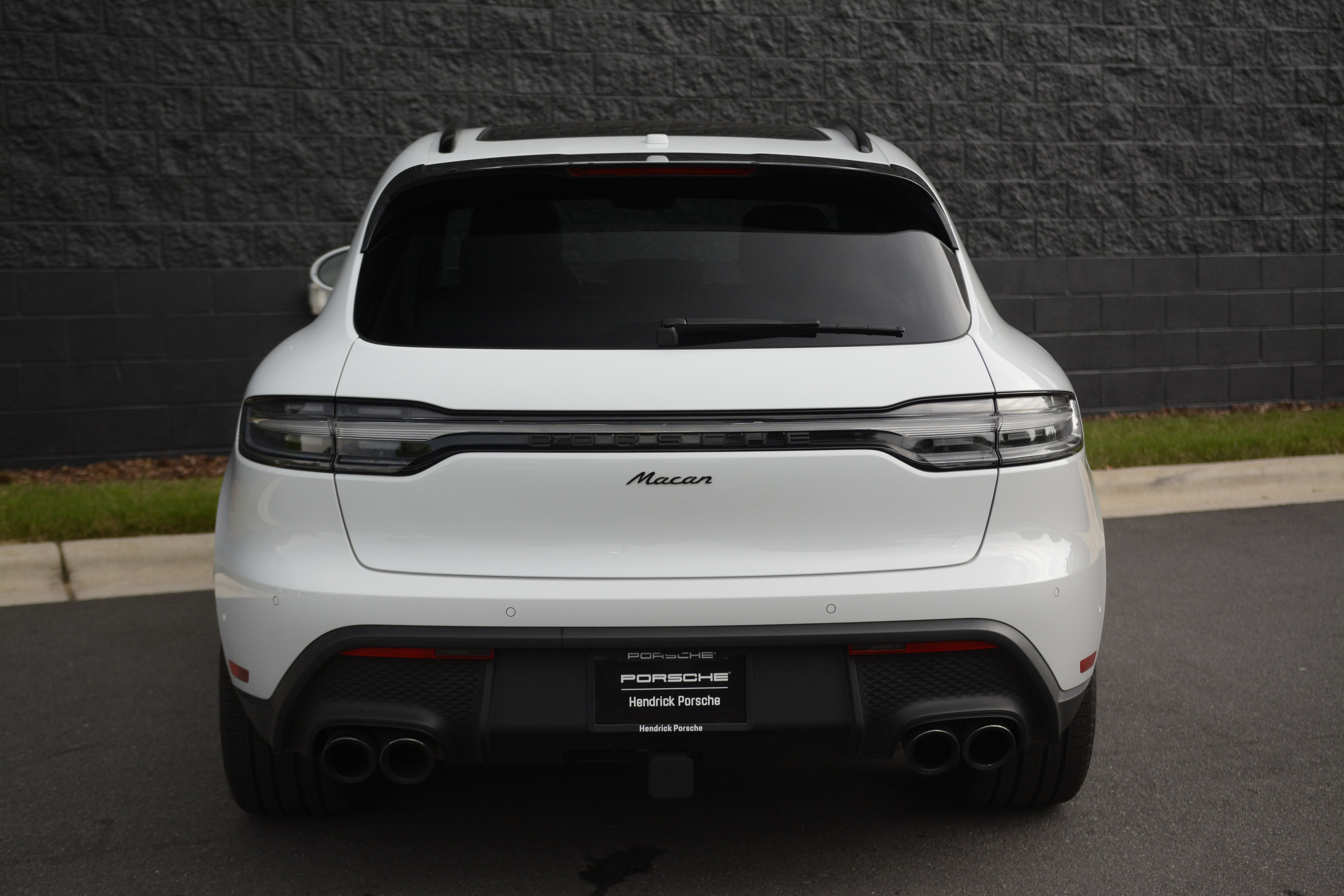 Certified 2026 Porsche Macan AWD/4WD image 6