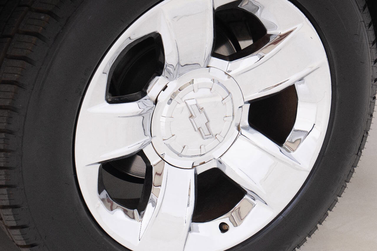 Used 2015 Chevrolet Suburban LTZ image 89