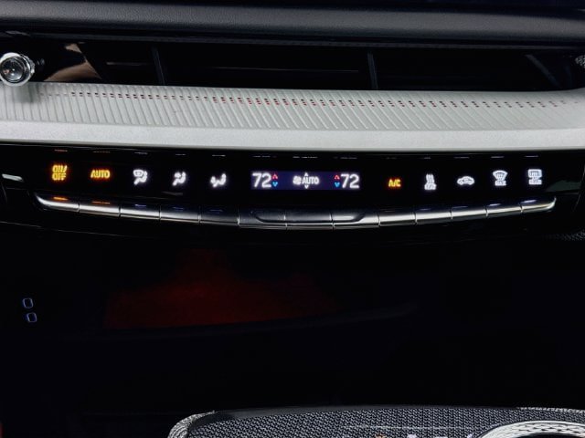 Used 2025 Cadillac Optiq Luxury 1 AWD/4WD image 16